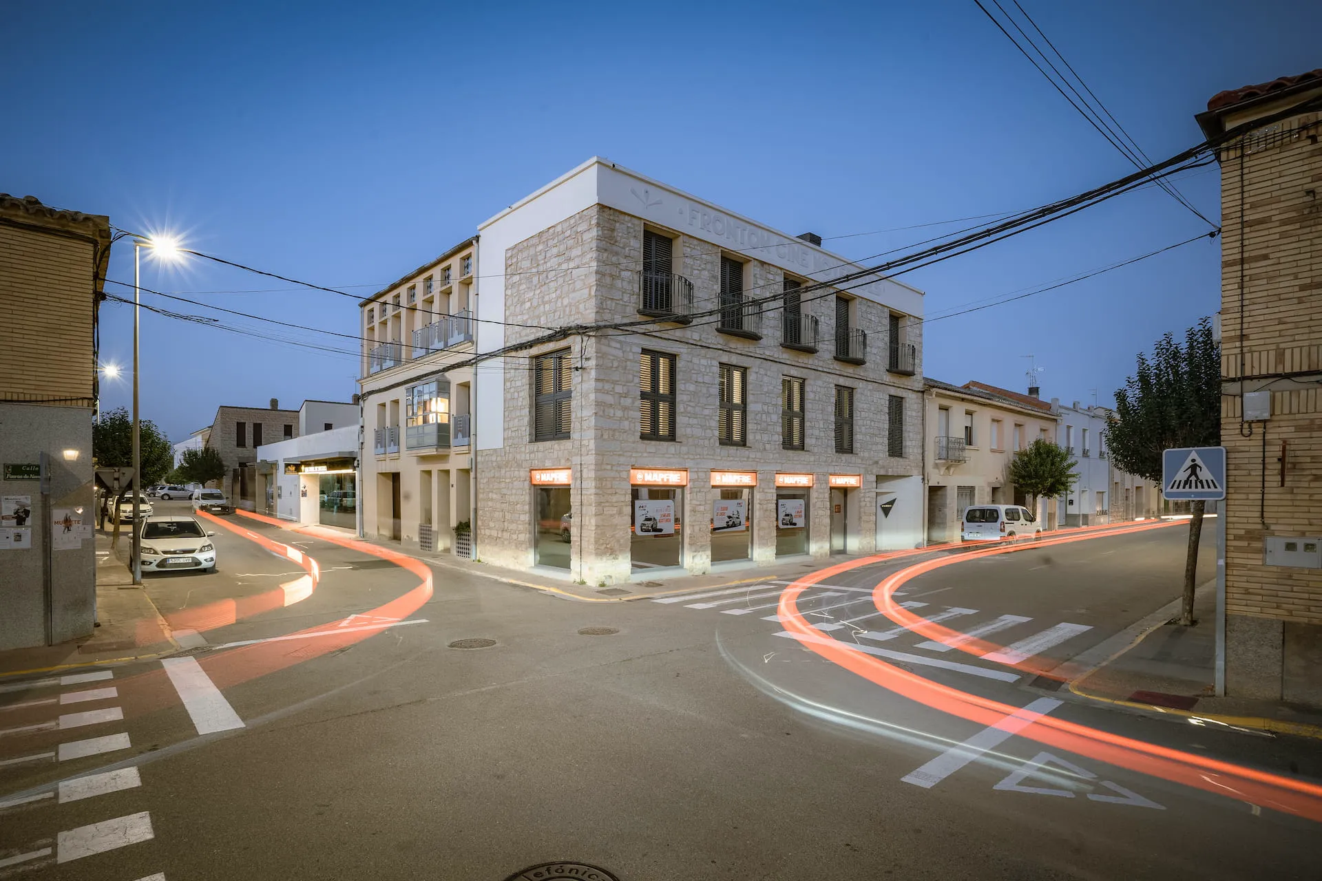 Oficinas Mapfre en antiguo cine, Cabanillas